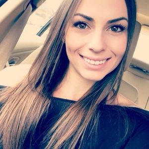 Meet your Posher, Danielle